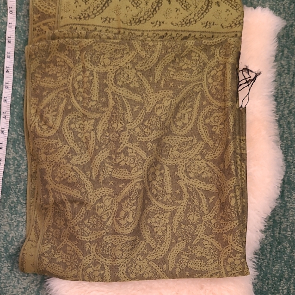 Green Paisley Scarf - Picture 2 of 4
